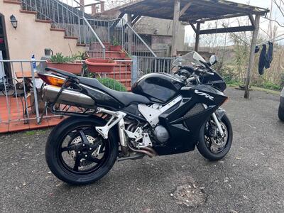 Honda VFR 800 (2002 - 05) usata