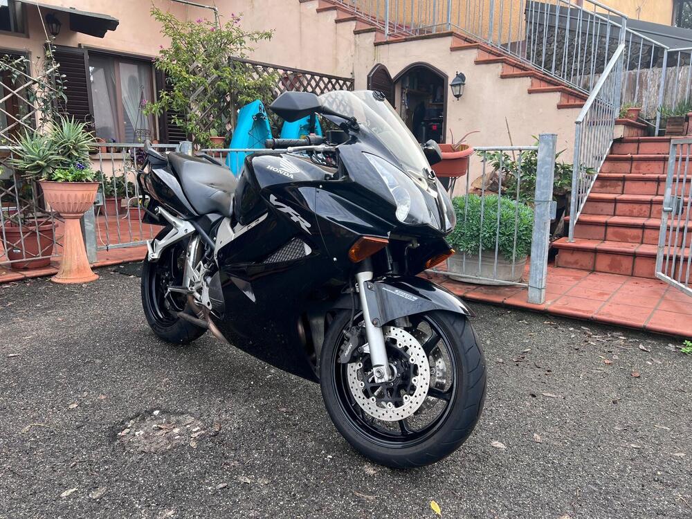 Honda VFR 800 (2002 - 05) (2)