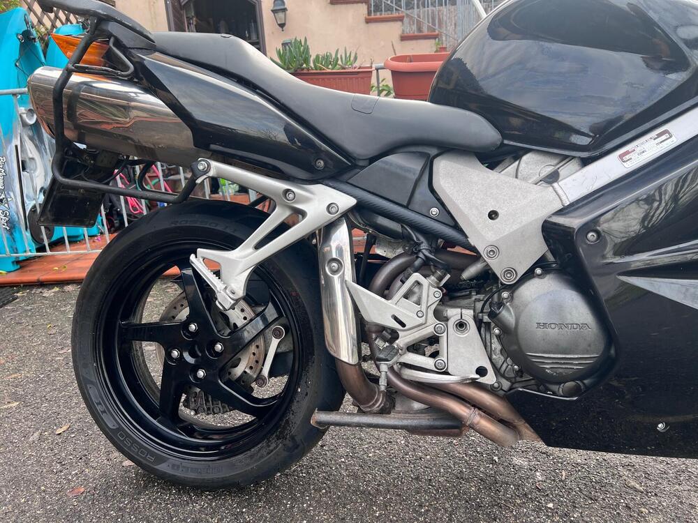 Honda VFR 800 (2002 - 05) (4)