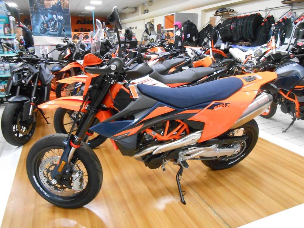 KTM 690 SMC R (2026)