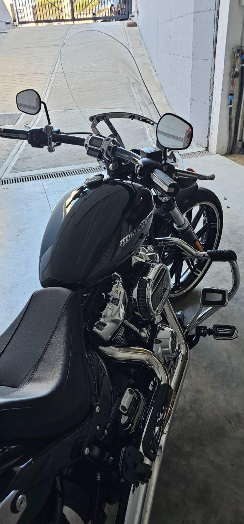 Harley-Davidson Breakout (2021 - 22) (4)