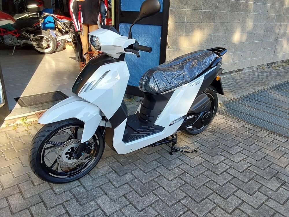 Peugeot Tweet 125i Active (2021 - 25) (13)