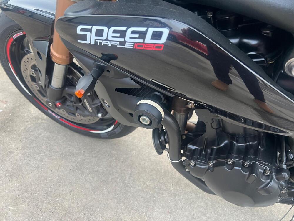 Triumph Speed Triple 1050 ABS (2011 - 15) (9)