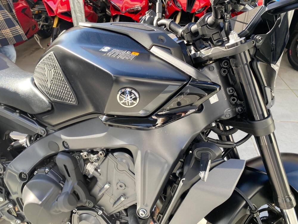 Yamaha MT-09 Y-AMT (2024 - 25) (7)