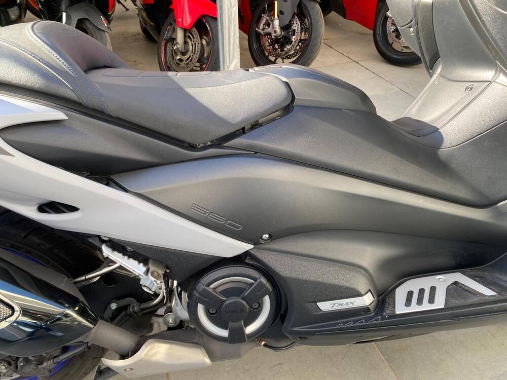 Yamaha T-Max 560 (2022 - 24) (9)