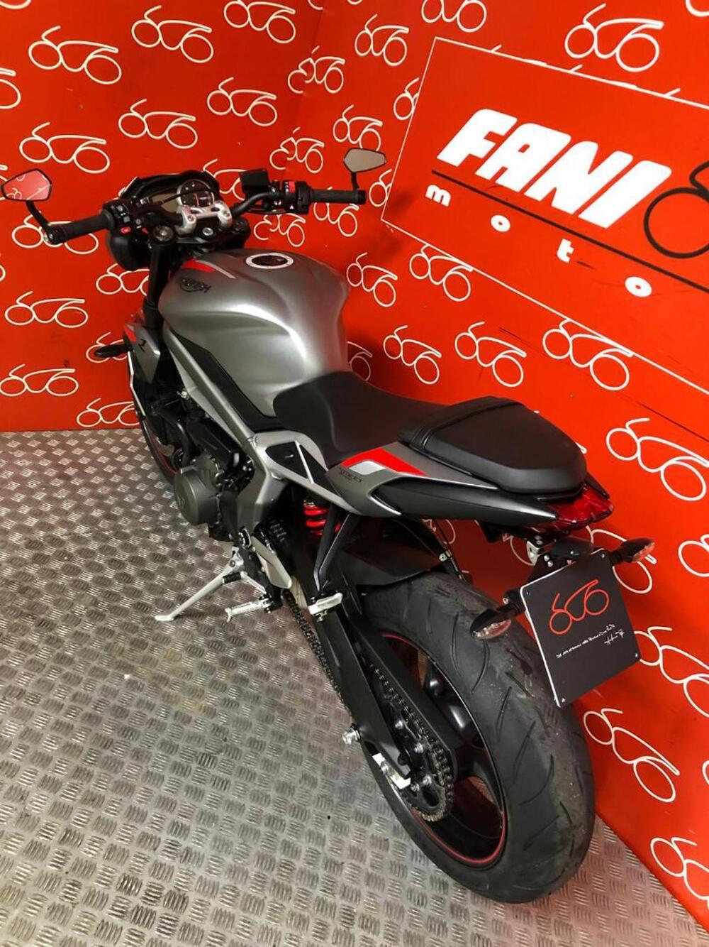 Triumph Street Triple R (2020 - 22) (4)