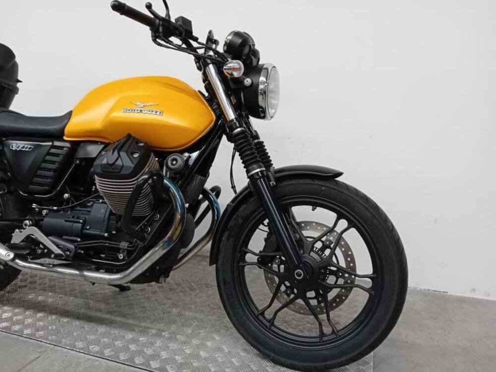 Moto Guzzi V7 II Stone (2015 - 17) (7)