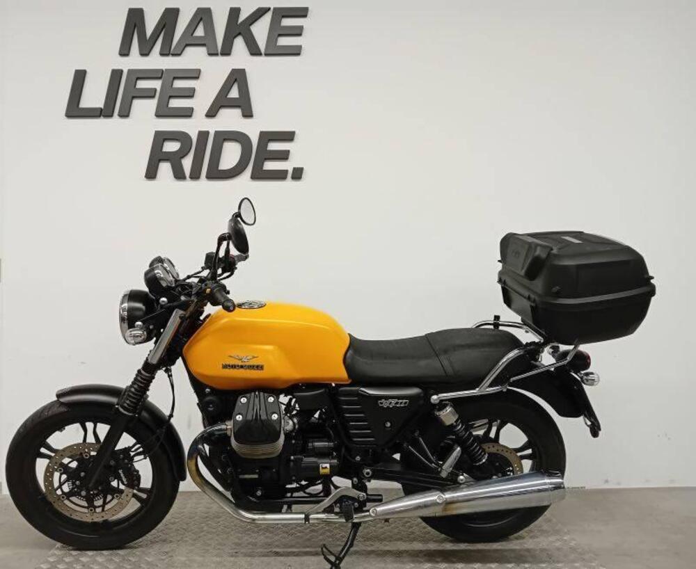 Moto Guzzi V7 II Stone (2015 - 17) (2)