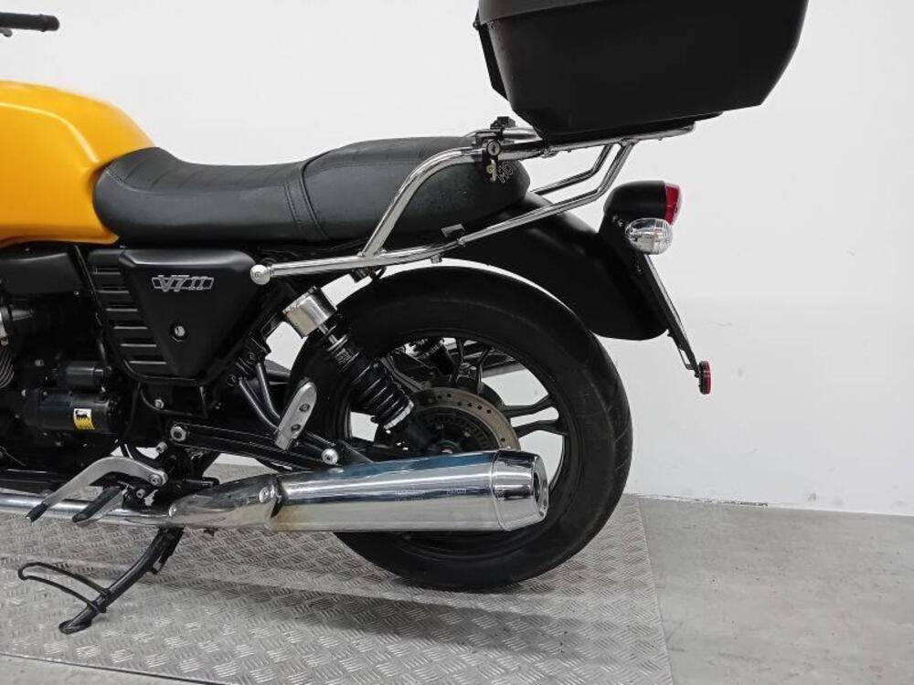 Moto Guzzi V7 II Stone (2015 - 17) (5)