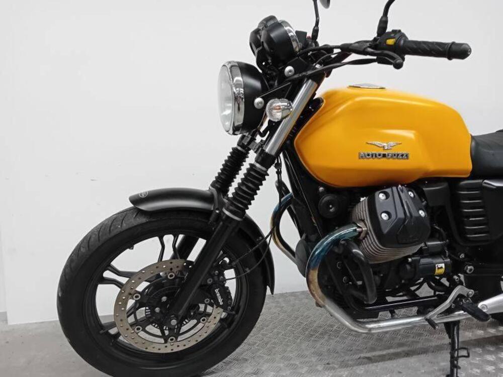 Moto Guzzi V7 II Stone (2015 - 17) (4)