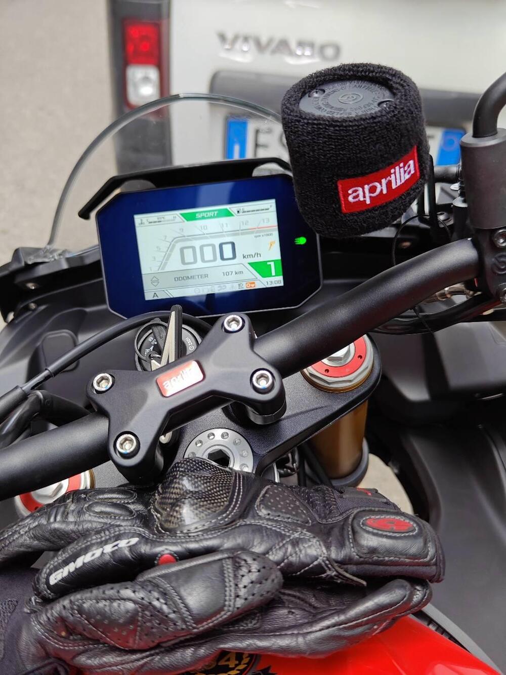 Aprilia Tuono V4 (2021 - 24) (11)