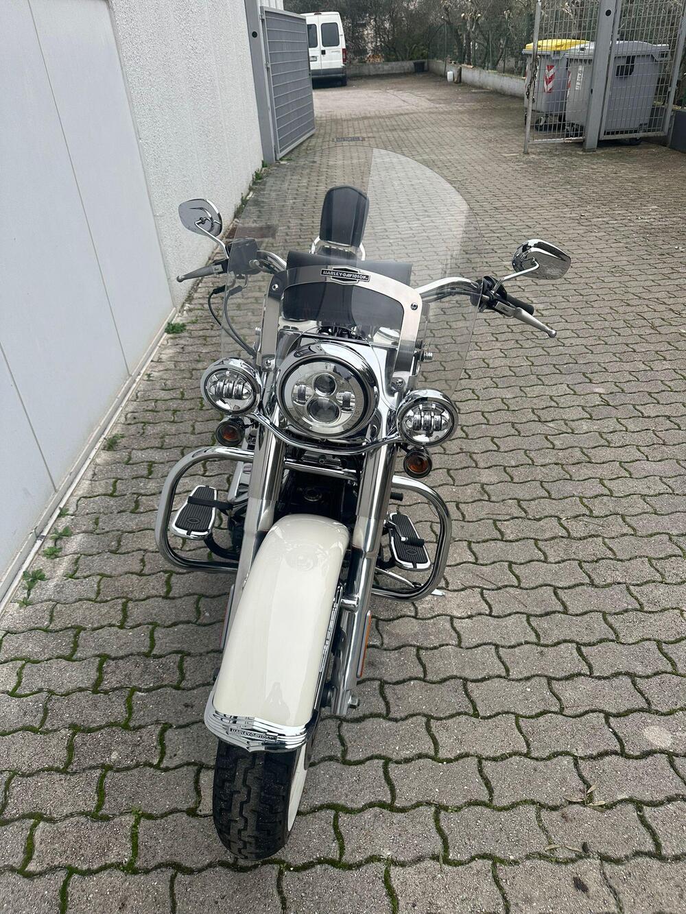 Harley-Davidson 1585 Softail Deluxe (2011) - FLSTN (3)