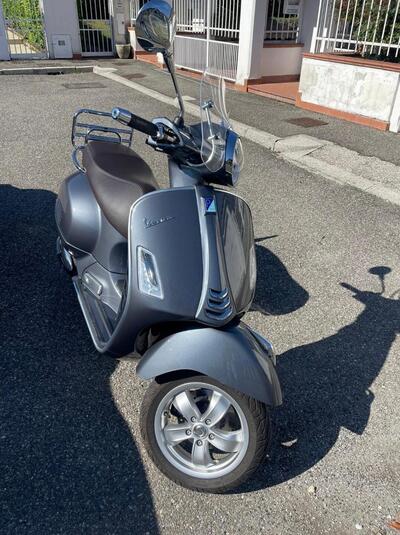 Vespa GTS 300 Touring Hpe (2021 - 22) usata