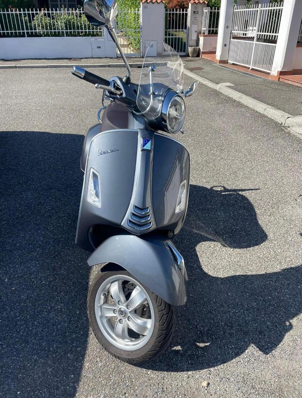 Vespa GTS 300 Touring Hpe (2021 - 22) (4)