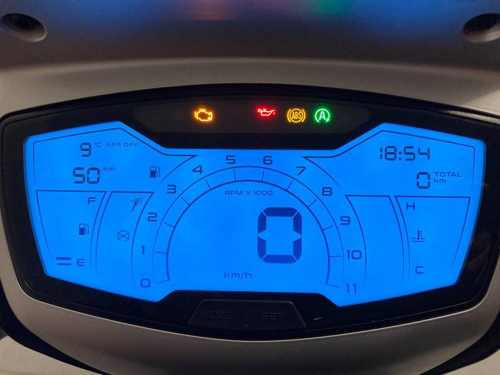 Piaggio Medley 125 (2025) (12)