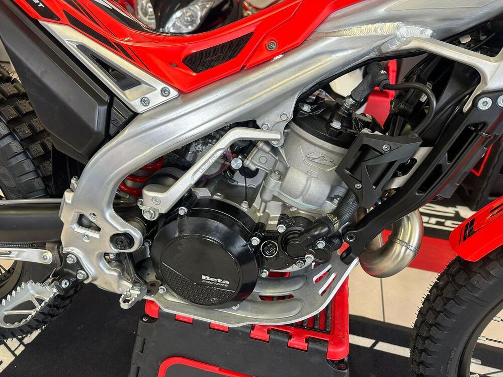 Betamotor Evo 300 2T (2025) (10)