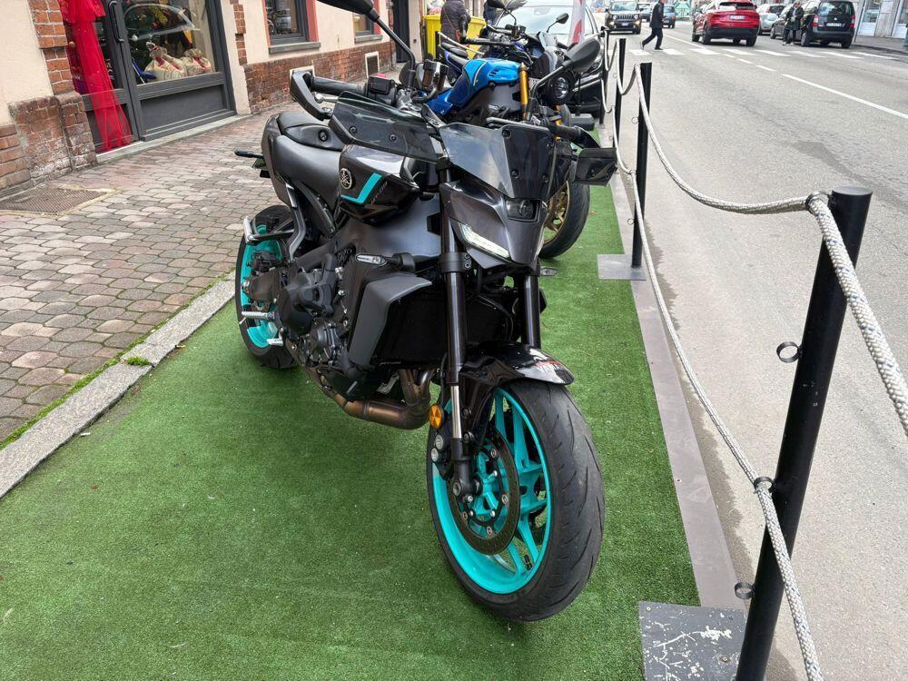 Yamaha MT-09 Y-AMT (2024 - 25) (2)