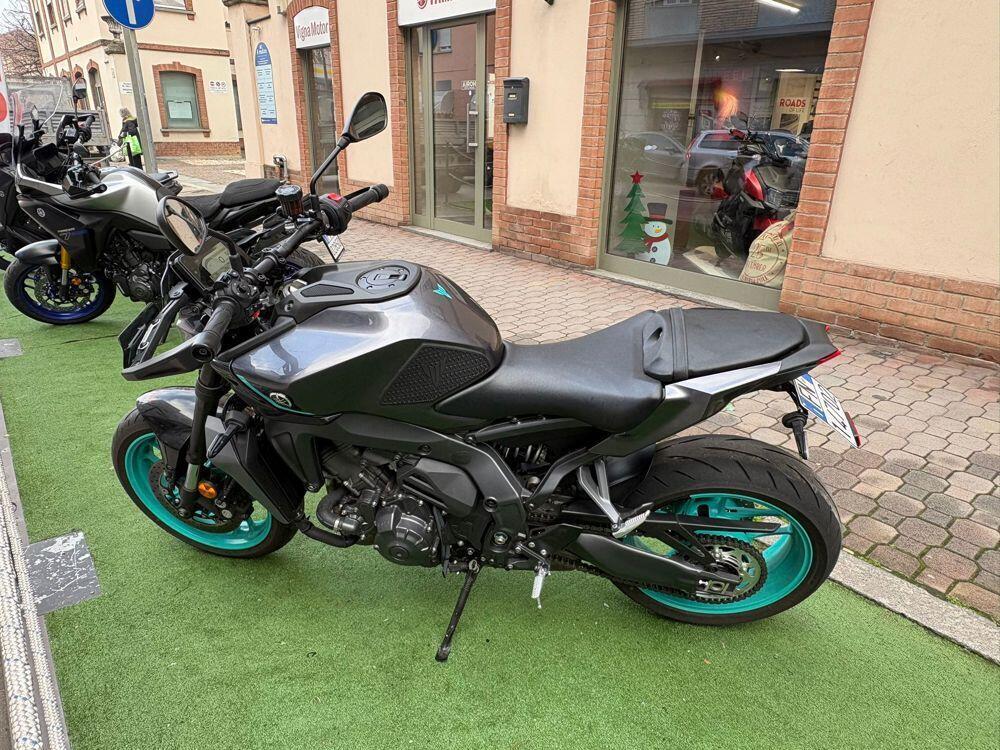 Yamaha MT-09 Y-AMT (2024 - 25) (3)