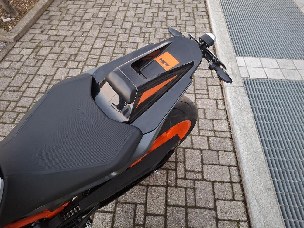 KTM 890 Duke R (2021) (6)