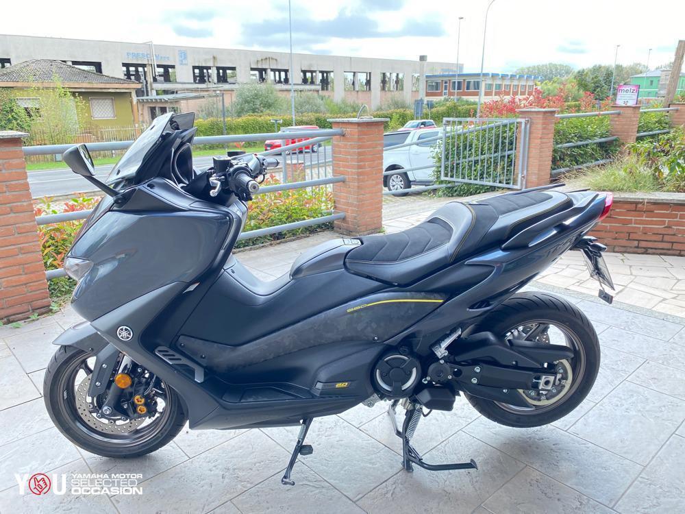 Yamaha T-Max 560 20° anniversario (2021) (10)