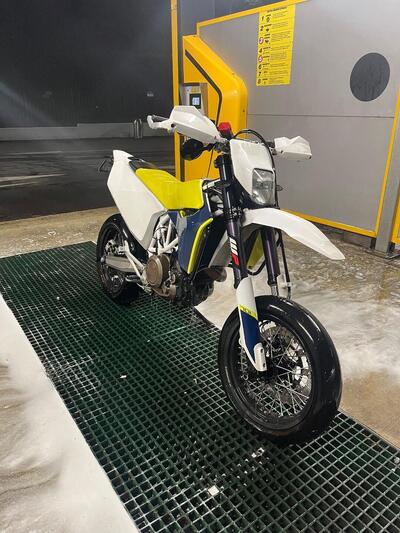 Husqvarna 701 Supermoto (2017 - 19) usata