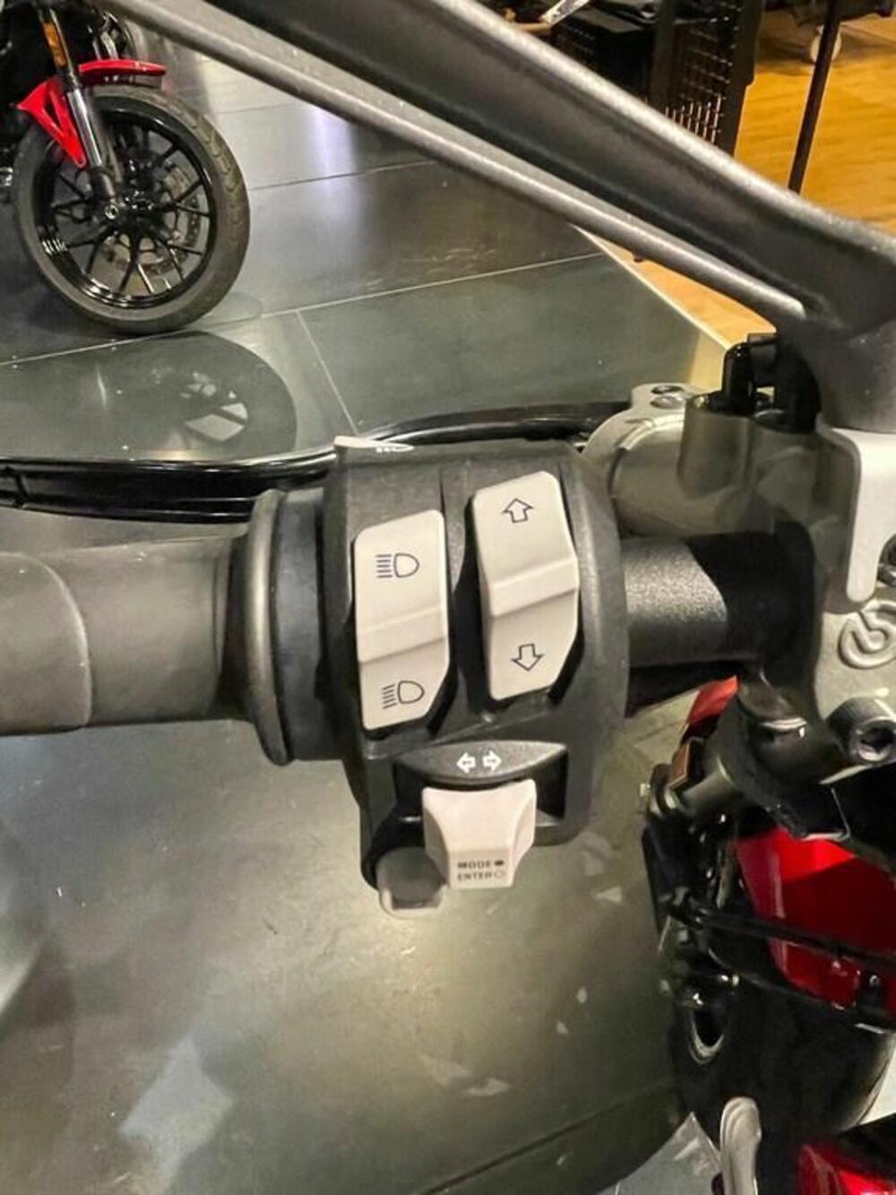 Ducati Monster 937 (2021 - 25) (8)