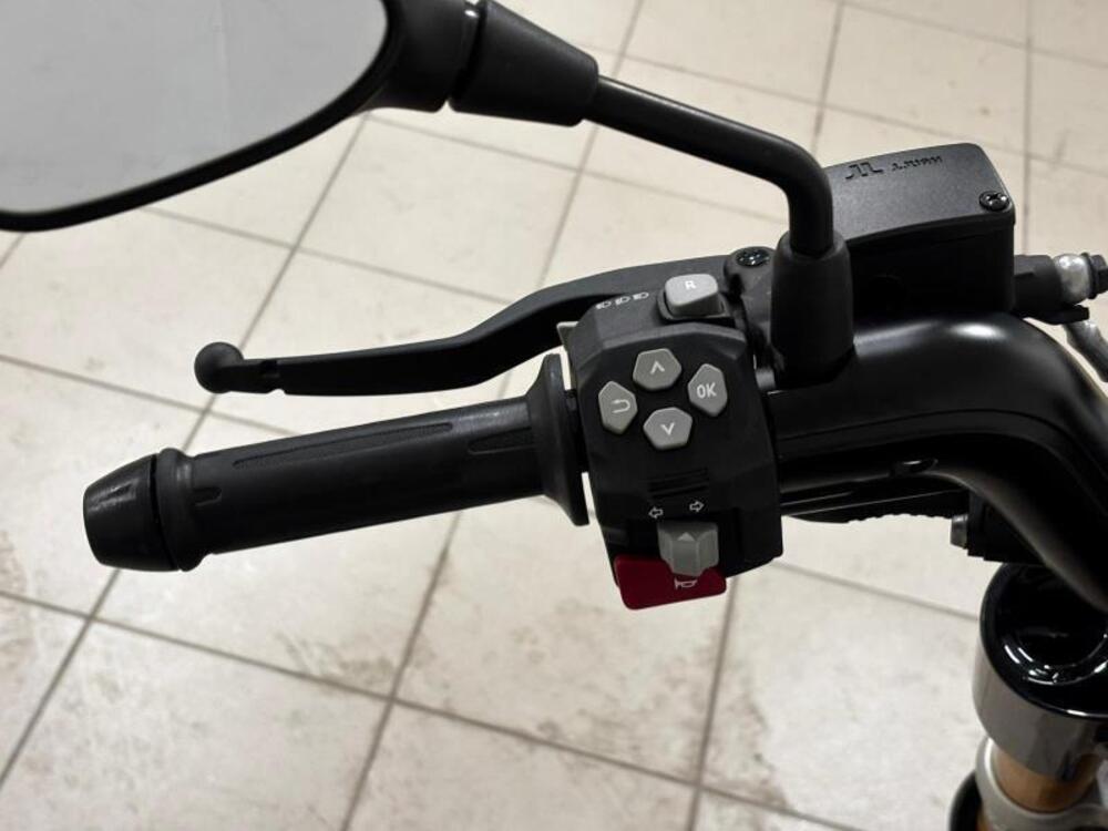 Bmw CE 02 AM (2024 - 25) (10)