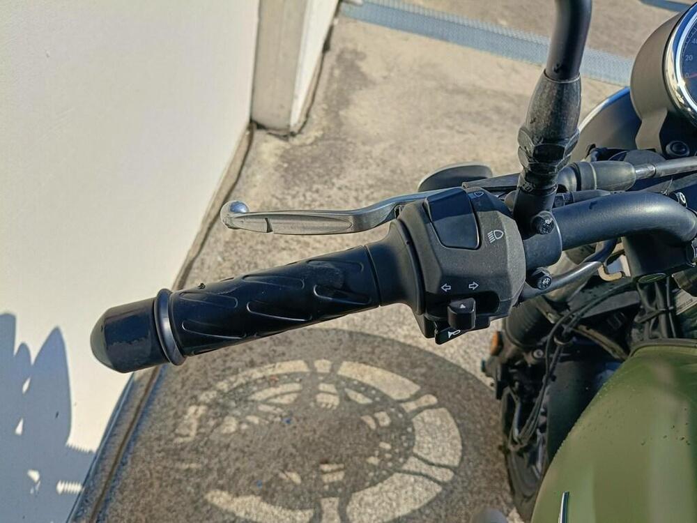 Moto Guzzi V7 III Stone (2017 - 20) (4)