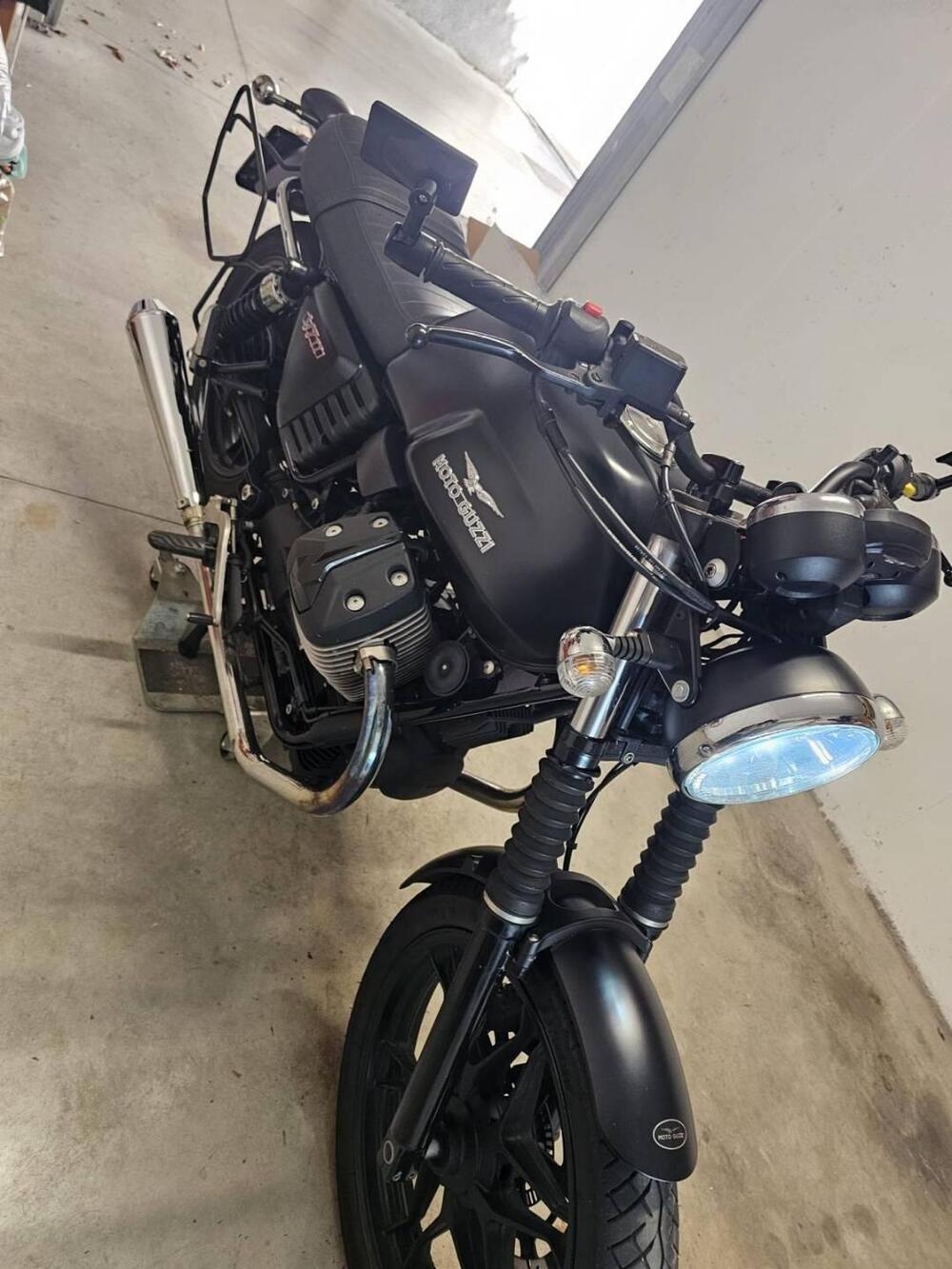 Moto Guzzi V7 II Stone (2015 - 17)