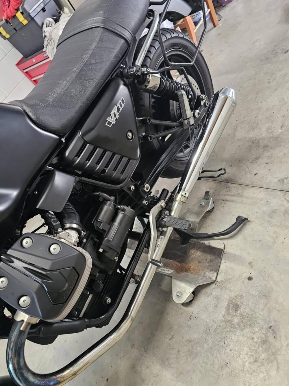 Moto Guzzi V7 II Stone (2015 - 17) (2)