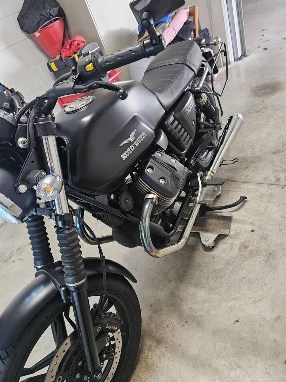 Moto Guzzi V7 II Stone (2015 - 17) (3)