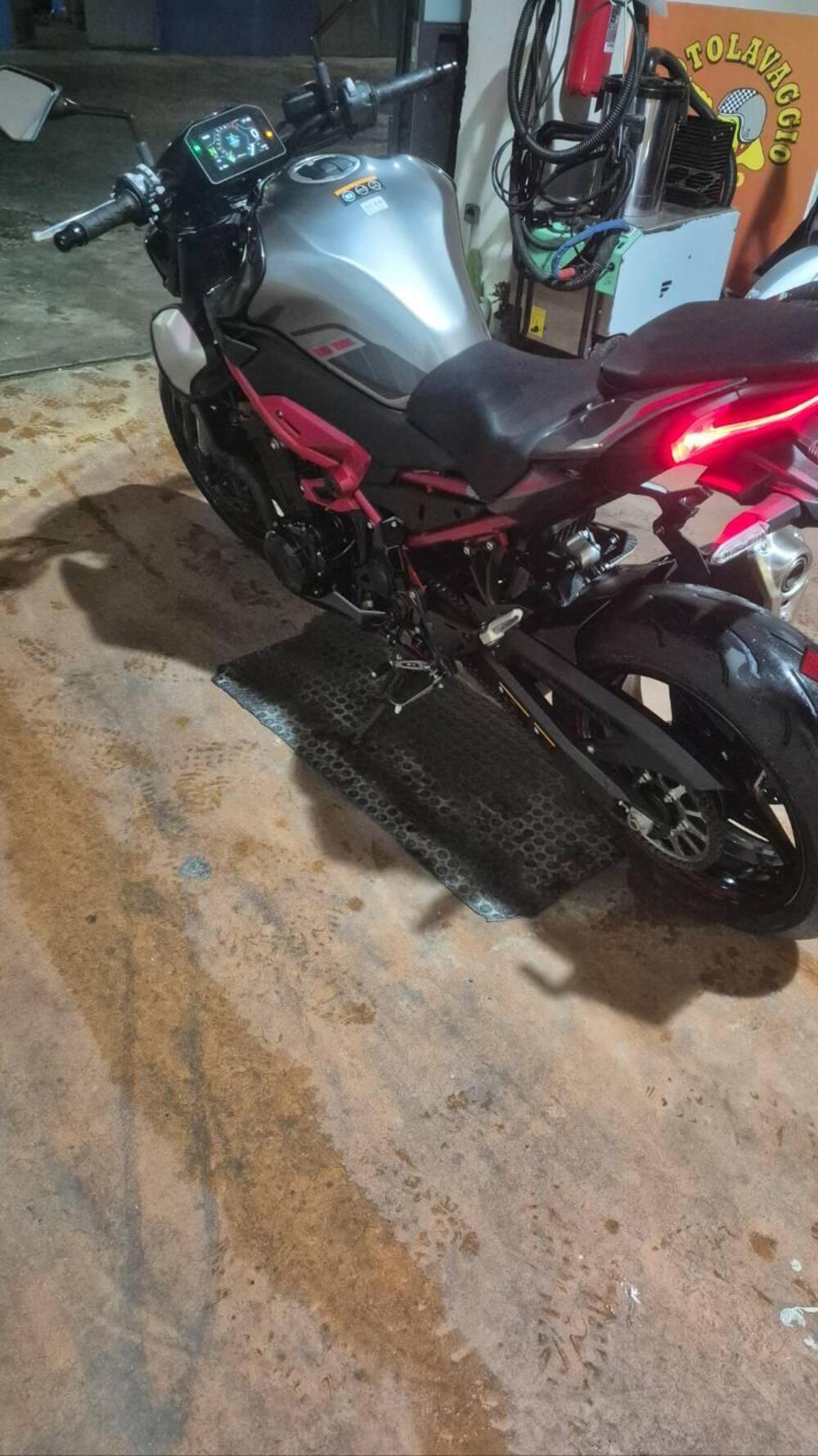 Kawasaki Z 900 (2025 - 26) (8)