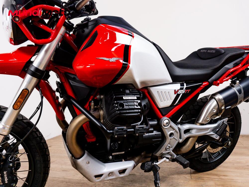 Moto Guzzi V85 TT Evocative Graphics (2021 - 23) (9)
