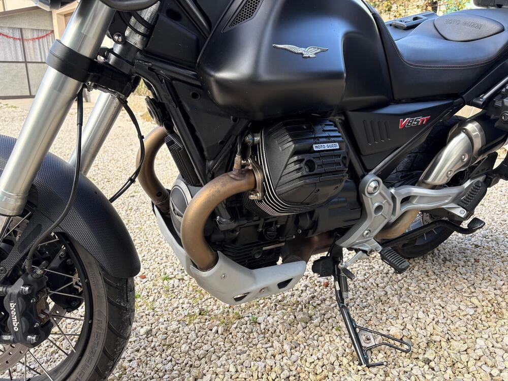 Moto Guzzi V85 TT Travel (2020)