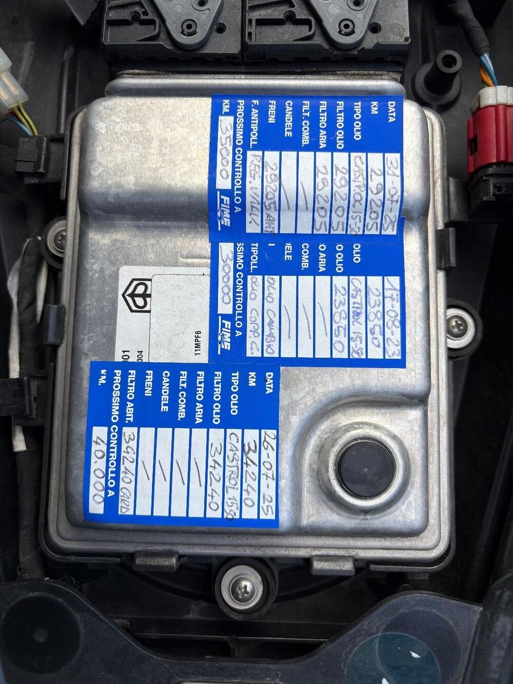 Moto Guzzi V85 TT Travel (2020) (2)