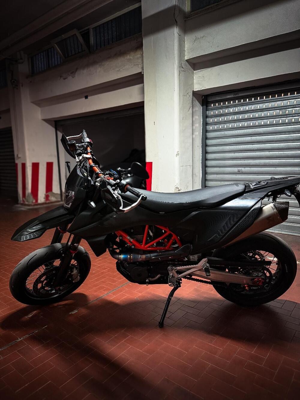 KTM 690 SMC R (2021 - 22) (2)