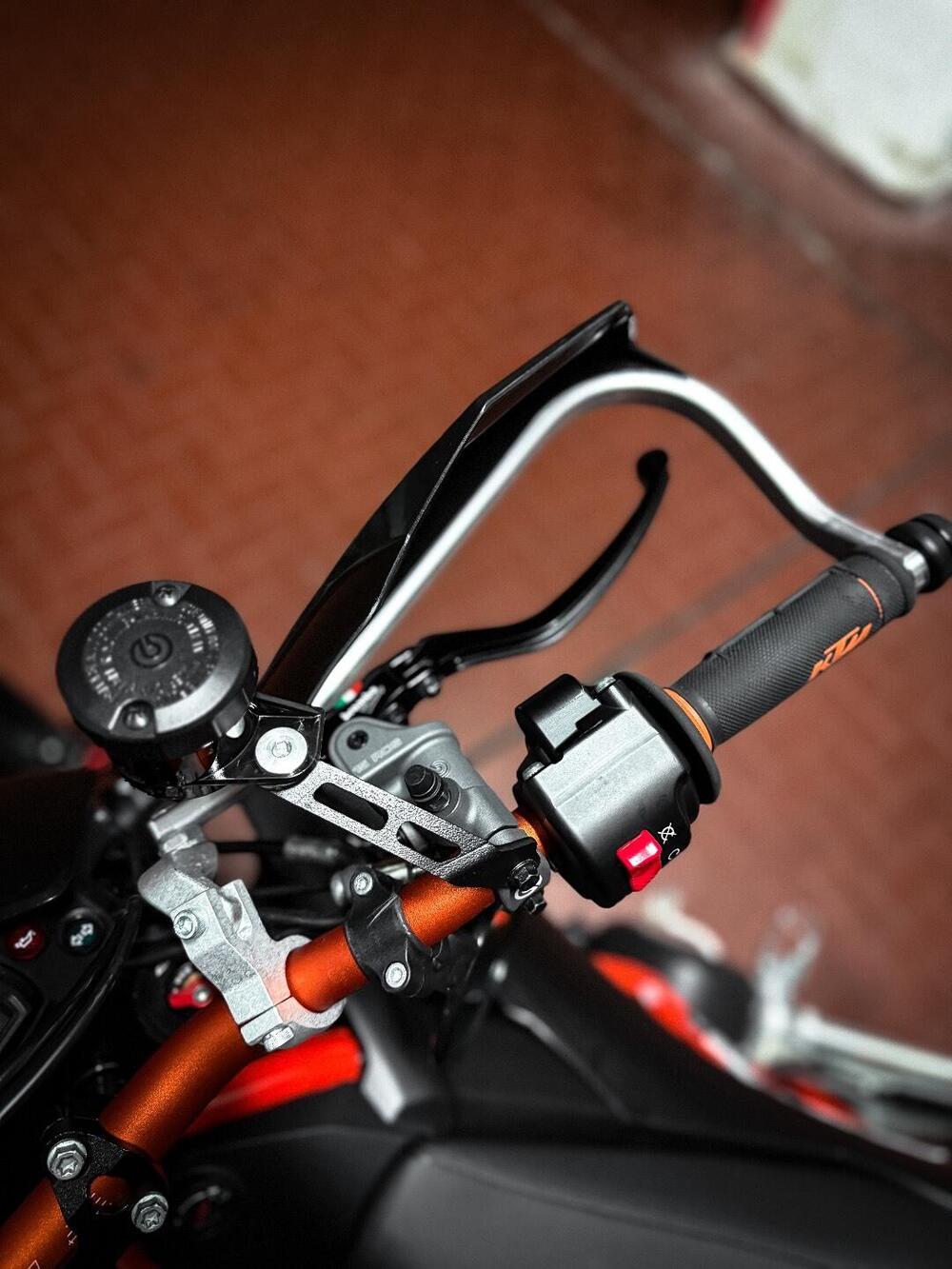 KTM 690 SMC R (2021 - 22) (5)