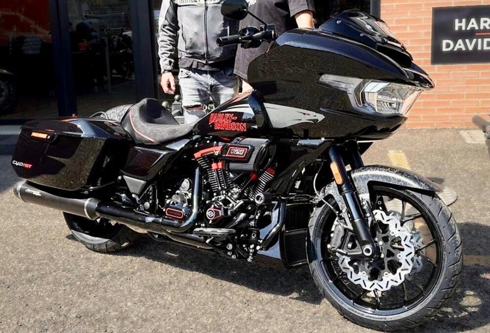 Harley-Davidson CVO Road Glide ST (2024) (2)