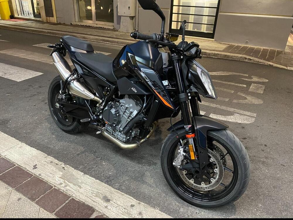 KTM 890 Duke L (2021)
