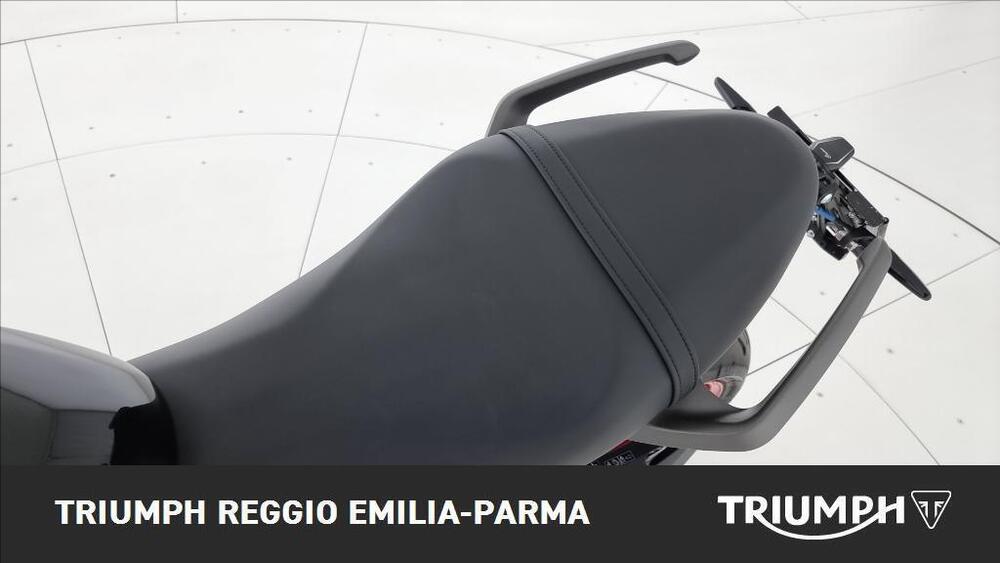 Triumph Trident 660 Triple Tribute Edition (2025) (13)