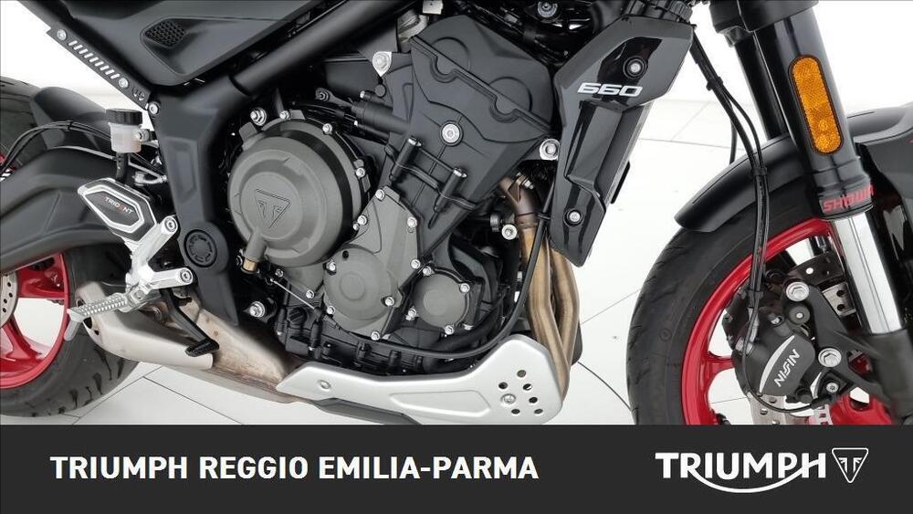 Triumph Trident 660 Triple Tribute Edition (2025) (18)
