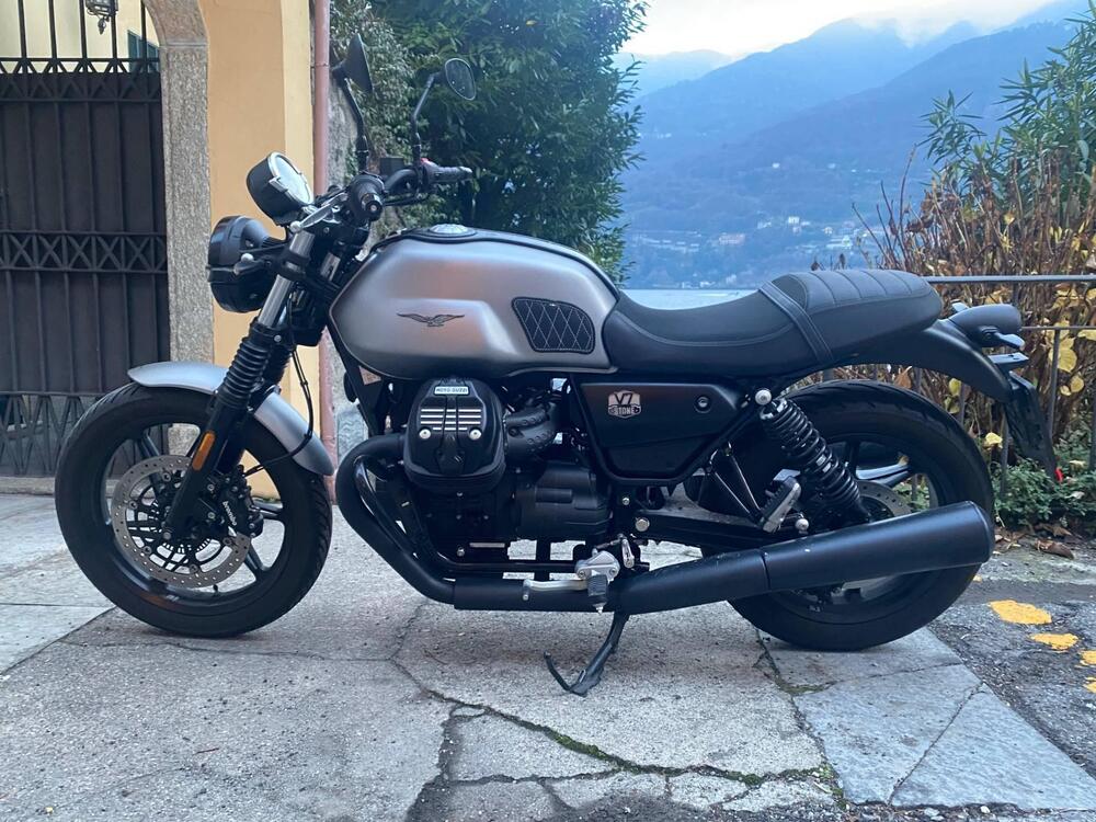 Moto Guzzi V7 Stone (2021 - 24)