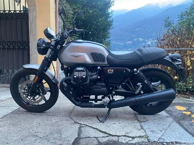 Moto Guzzi V7 Stone (2021 - 24) usata