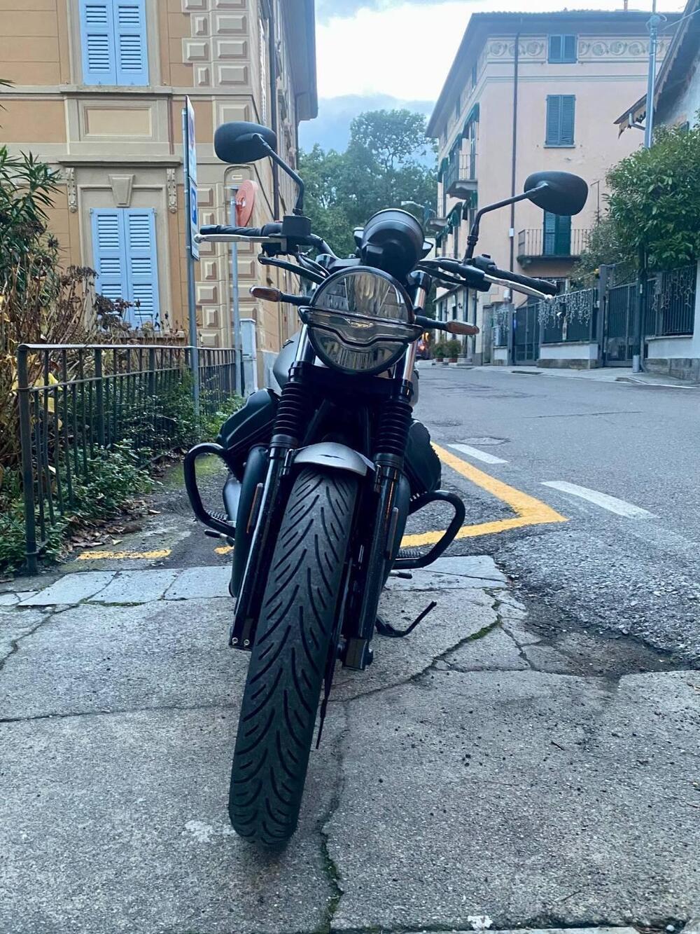 Moto Guzzi V7 Stone (2021 - 24) (2)