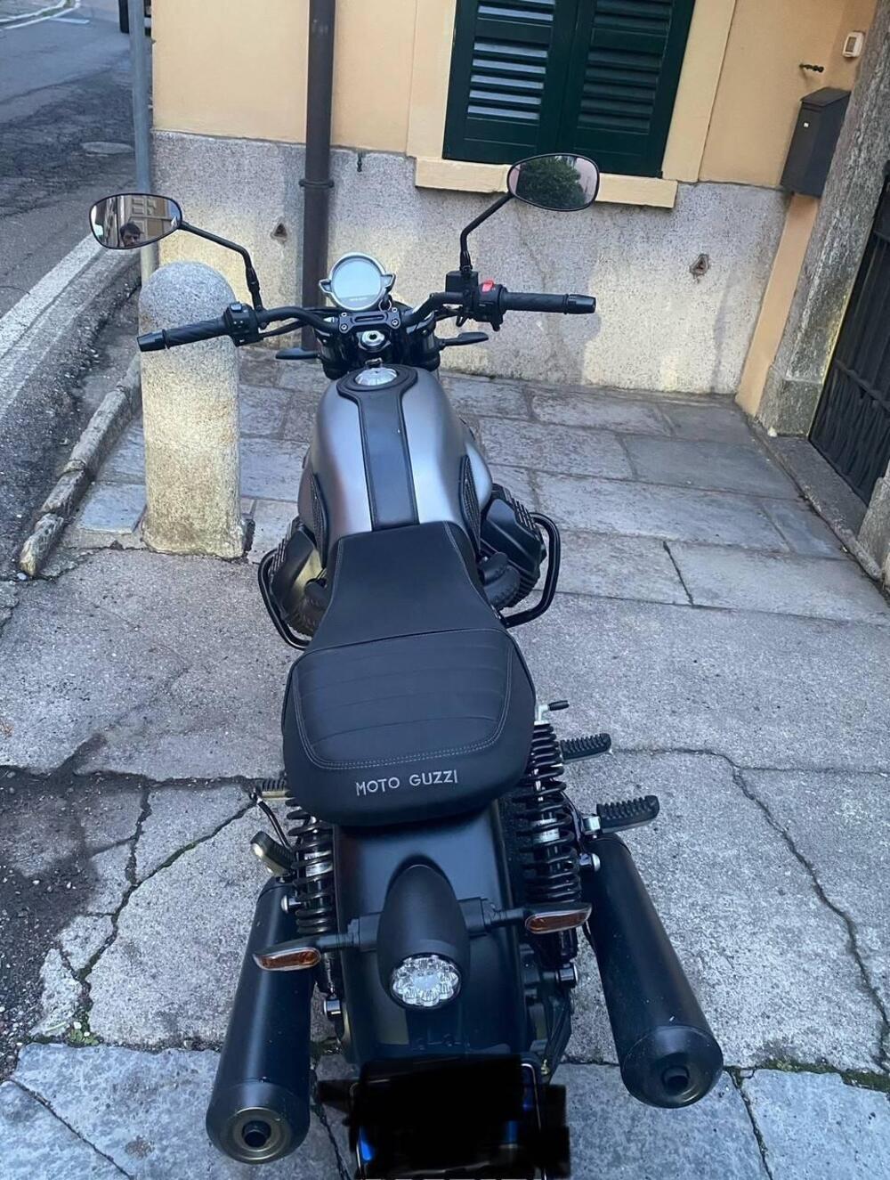 Moto Guzzi V7 Stone (2021 - 24) (4)