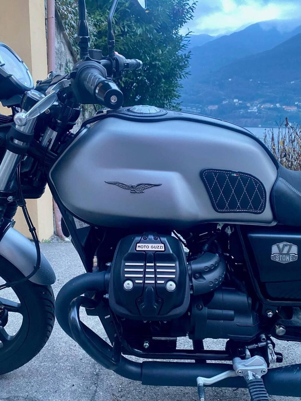 Moto Guzzi V7 Stone (2021 - 24) (7)