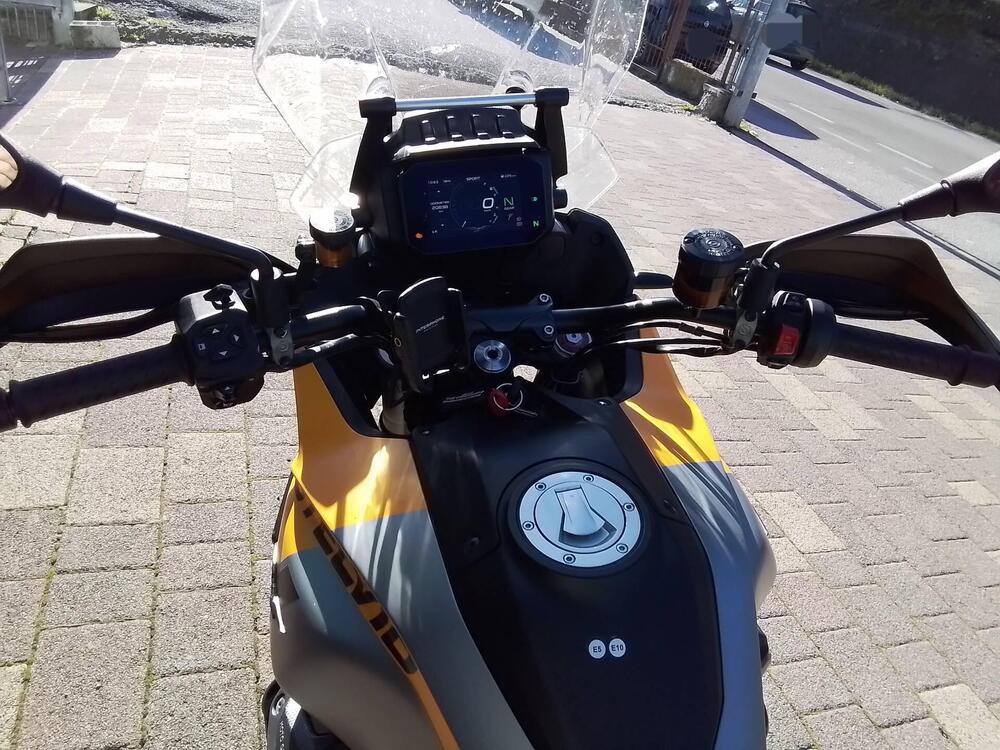 Moto Guzzi Stelvio (2024 - 25) (6)