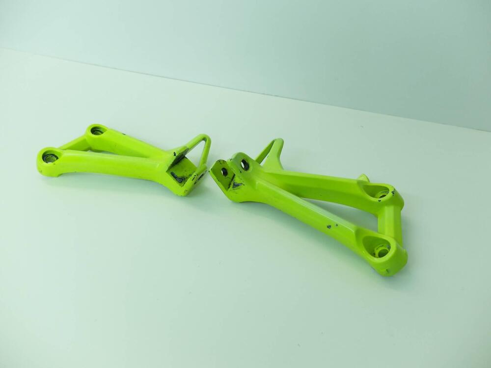 Supporto Pedane poggiapiedi passeggero Yamaha MT 0 (2)