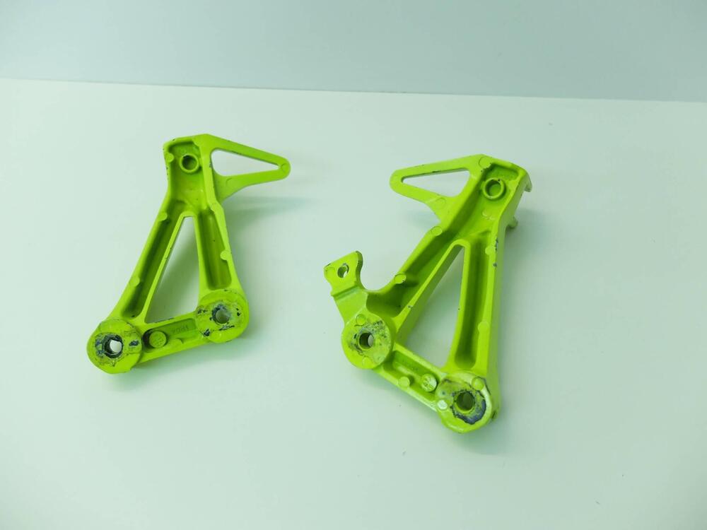 Supporto Pedane poggiapiedi passeggero Yamaha MT 0 (4)