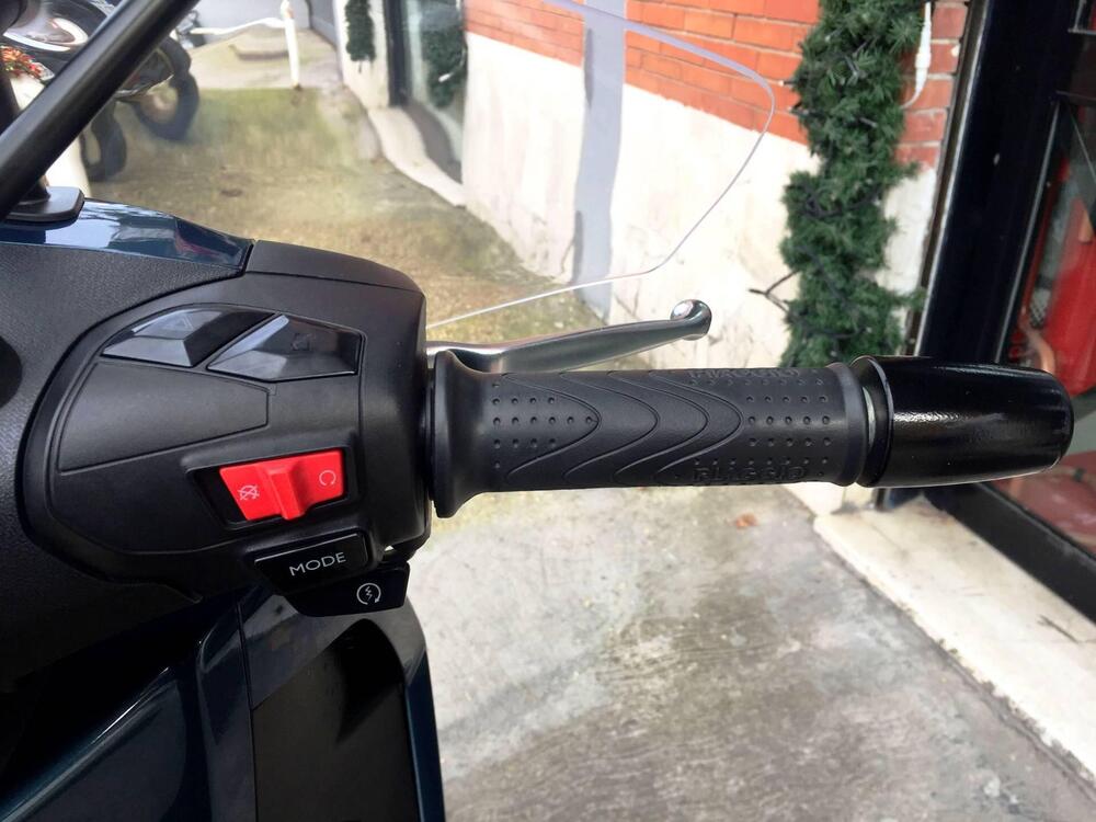 Piaggio Beverly 400 ABS-ASR (2021 - 24) (13)